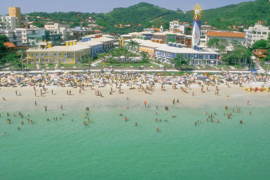 Vista aérea da Praia de Bombinhas (Foto: Viagem e Turismo)