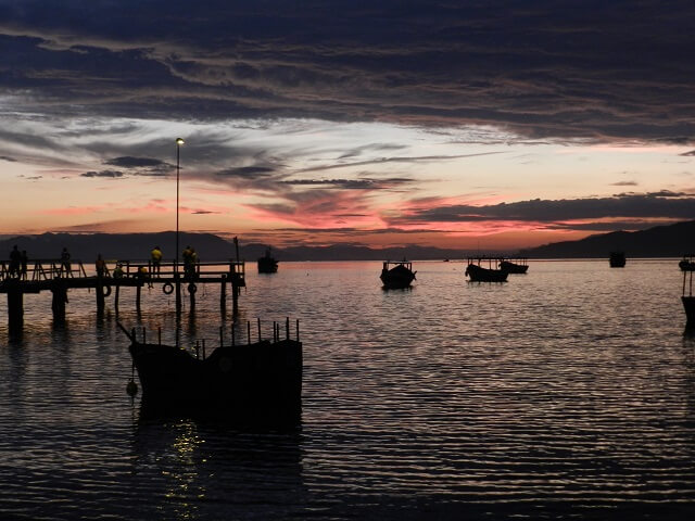 Barcos Mar de Canto Grande (Foto: Turismo Bombinhas)