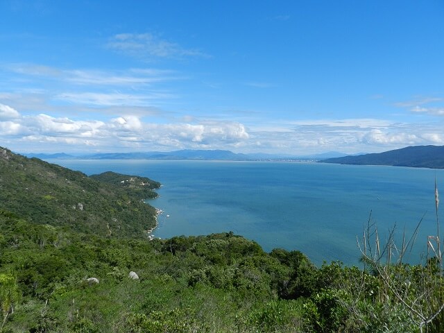 Vista do alto do Morro do Macaco (Foto: Turismo Bombinhas)