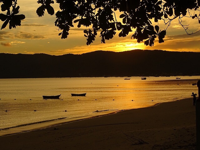 Nascer do sol em Bombinhas (Foto: Banco de Imagens Pixabay)