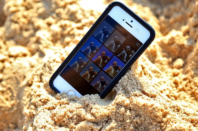 Fotografias com celular na praia (Foto: Banco de Imagens Pixabay)