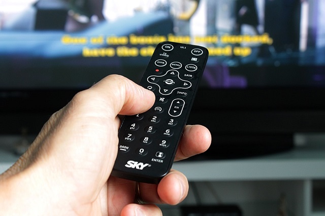 Filmes e séries para você assistir em dias de chuva na praia