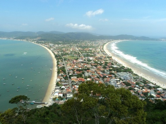 Vista do Mirante Natural do Morro do Macaco, no Parque Natural Municipal do Morro do Macaco (Foto: Turismo Bombinhas)