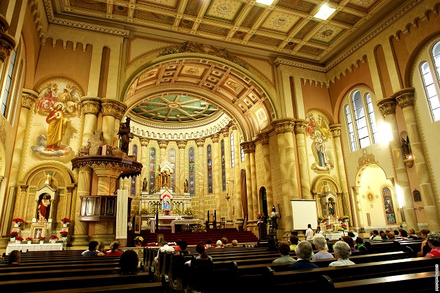 Parte interna da Igreja Matriz de Itajaí. Fonte: Visite Itajaí, Prefeitura Municipal de Itajaí.