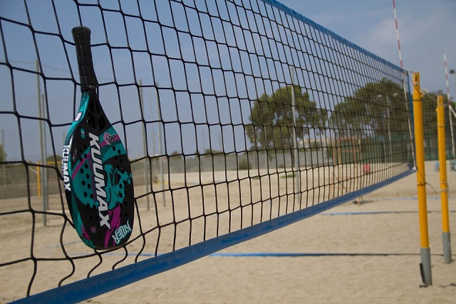 Beach tennis é a mais nova modalidade praticada nas areias de Bombinhas. Fonte: Pixabay.