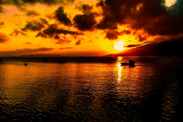 Pôr do sol no píer de Zimbros. Fonte: Rodrigo Dalri.