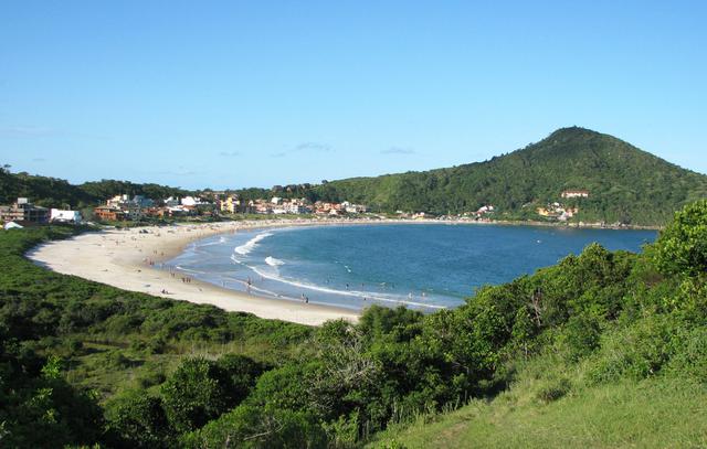 Praia de Quatro Ilhas em Bombinhas. Fonte: Turismo Bombinhas.
