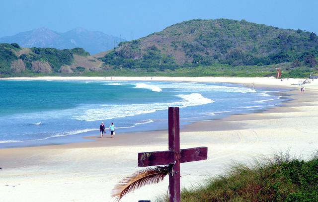 A cruz da Praia de Quatro Ilhas em Bombinhas. Fonte: Turismo Bombinhas.