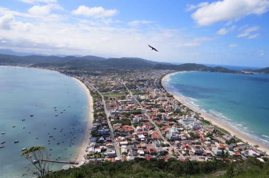 Vista do alto do Morro do Macaco na Trilha Ecológica. Fonte: Alan Manoel da Silva/Setur Bombinhas.